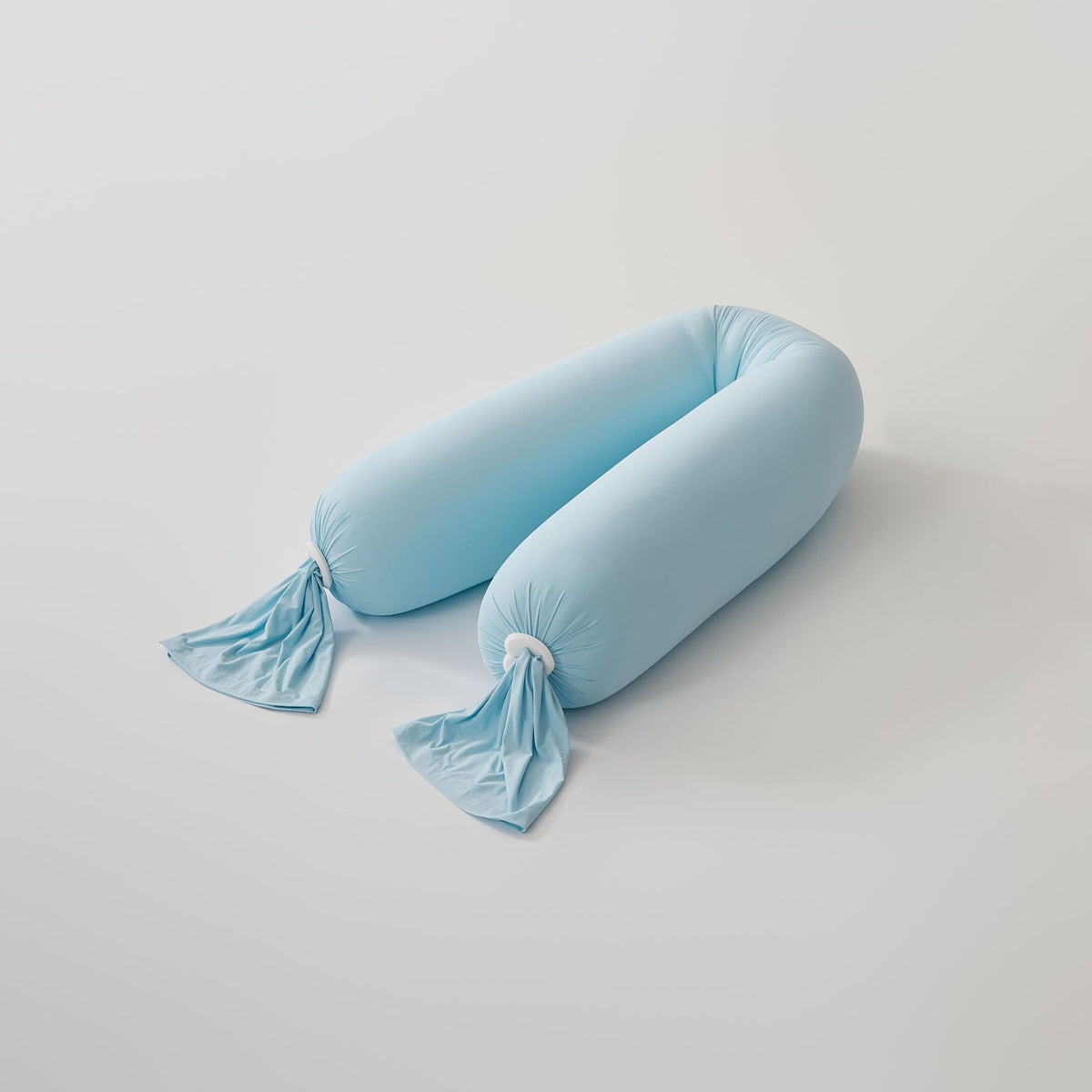 Ergonomisches Nackenstützkissen mit weichem Stretch‑Bezug und verstellbaren Knotenenden