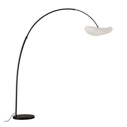 Kurvierte Stehlampe mit integriertem Schirm