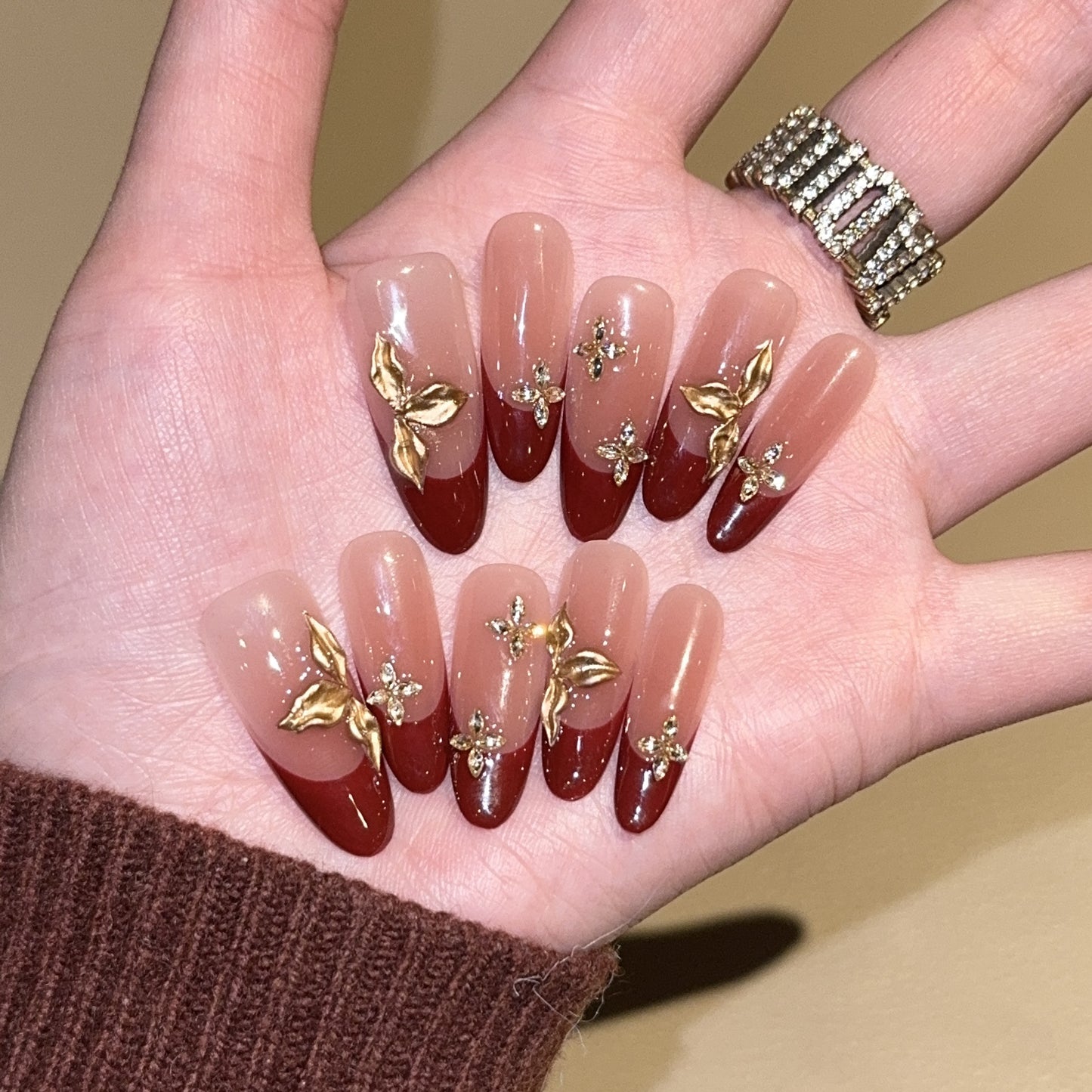 Kunstnägel mit Luxuriösen Blumen- und Glitzerelementen Brehn