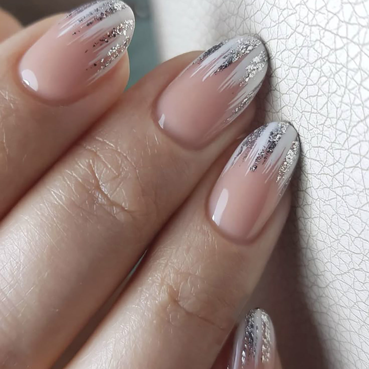 Stylische Glitter-Gradient-Nagelkunst-Erweiterungen Brehn