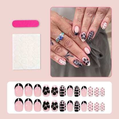 Kunstnagelset mit modernem grafischen Design und eleganten Akzenten Brehn