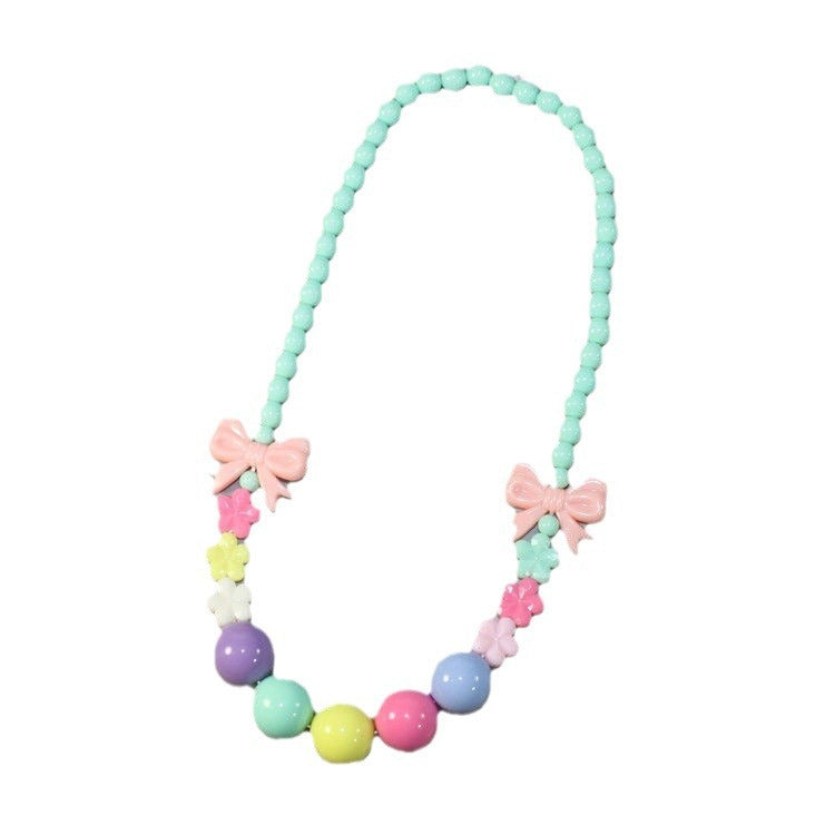 Bunte Perlenkette mit Floralen Elementen Brehn
