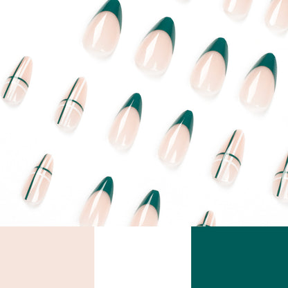 Kunstvolle Nailart mit modernem Geometrie-Design Brehn
