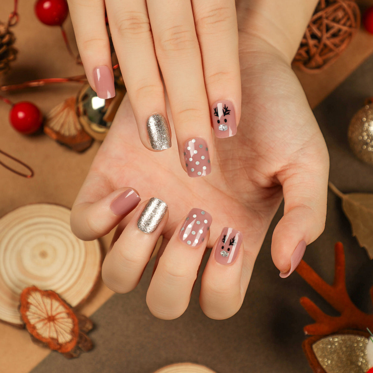 Kunstvolle Nagelkunst mit festlichen Akzenten Brehn