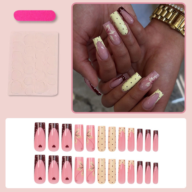 Kunstnagelset mit eleganten floralem und polka Dots Design Brehn