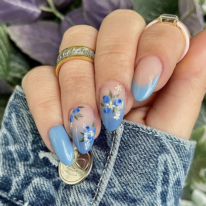 Kunstvolle Nagelkunst mit floralem Design Brehn