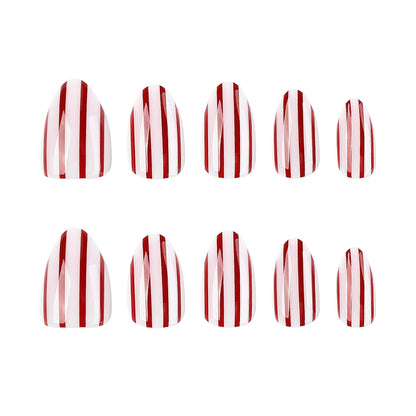 Kunstvolle Nailart mit gestreiftem Design Brehn
