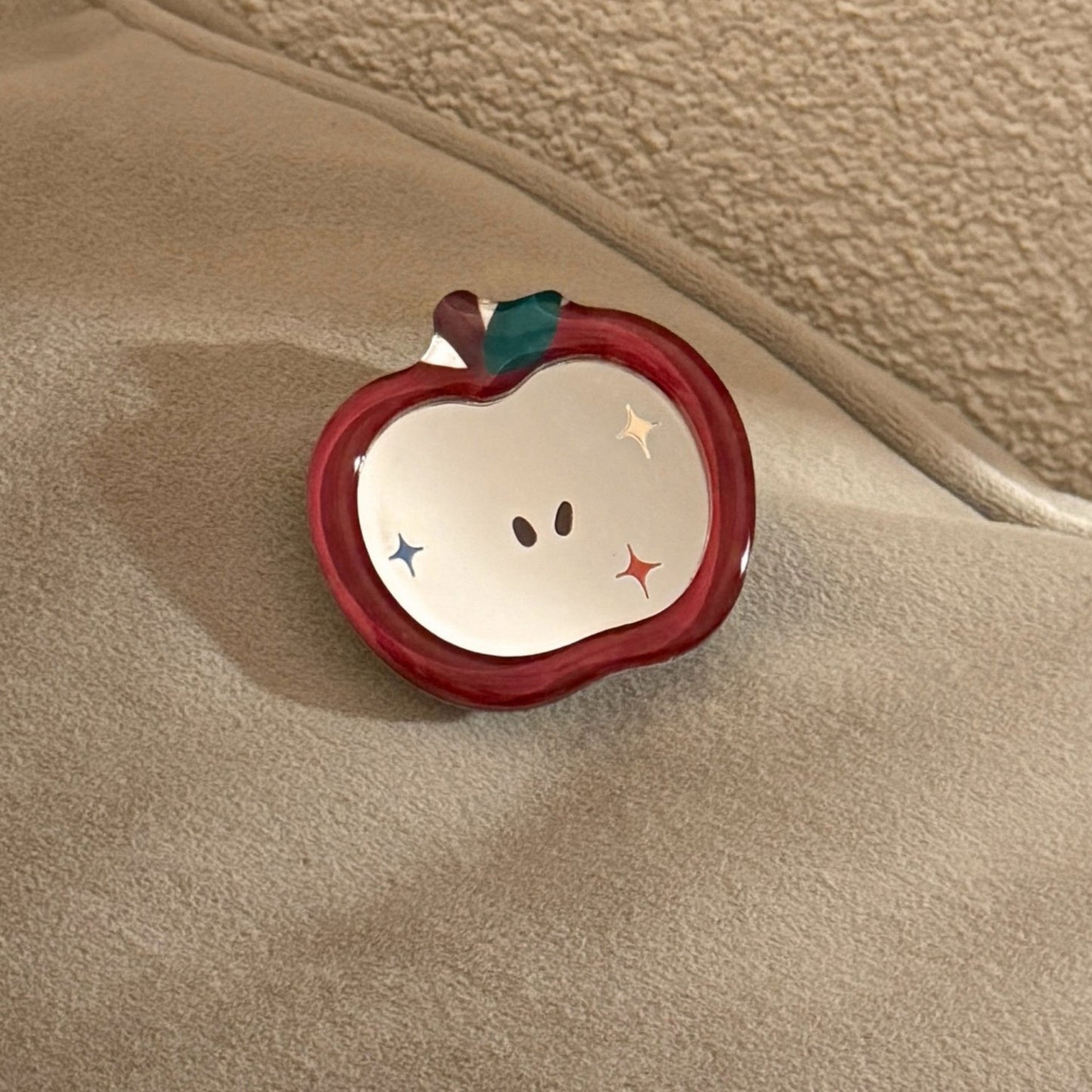 niedlicher Apfel-Anstecker Brehn