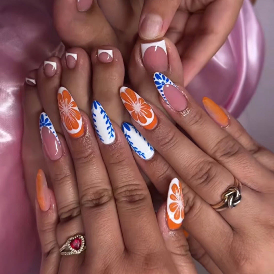 Künstlerisches Floral Press-On Nageldesign Brehn
