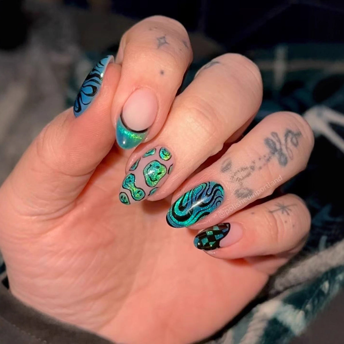 Künstlerische abstrakte Nagelkunst