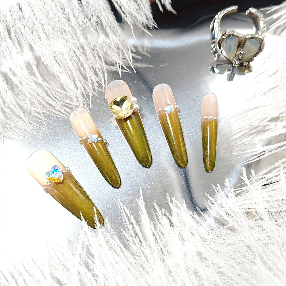Kunstnägel mit Elegantem Ombre-Effekt und Glitzerakzenten Brehn