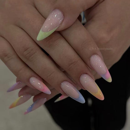 Kunstnagelset mit trendigem Farbverlauf und Glitzerakzenten Brehn