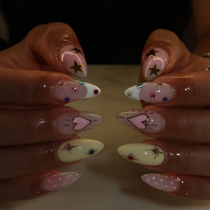 Kunstnagelset mit stilvollen Herz- und Sternmotiven Brehn