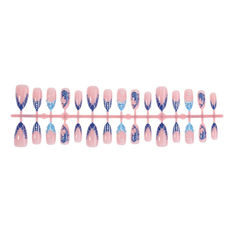 Kunstnagelset mit eleganten Designs und glamourösen Akzenten Brehn