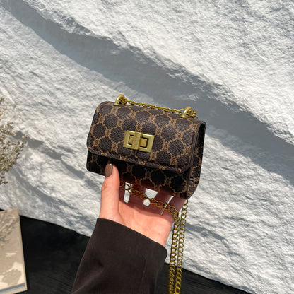 Elegante Mini-Handtasche mit Kettendetail