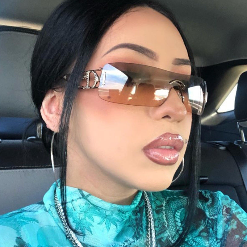 Damen futuristische Sonnenbrille mit hochmodernen Metallakzenten Brehn