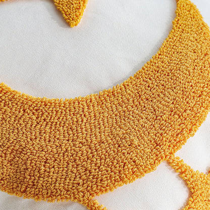 Quadratischer Kissenbezug mit reliefiertem Mond‑und‑Stern‑Tufting aus Chenille Brehn