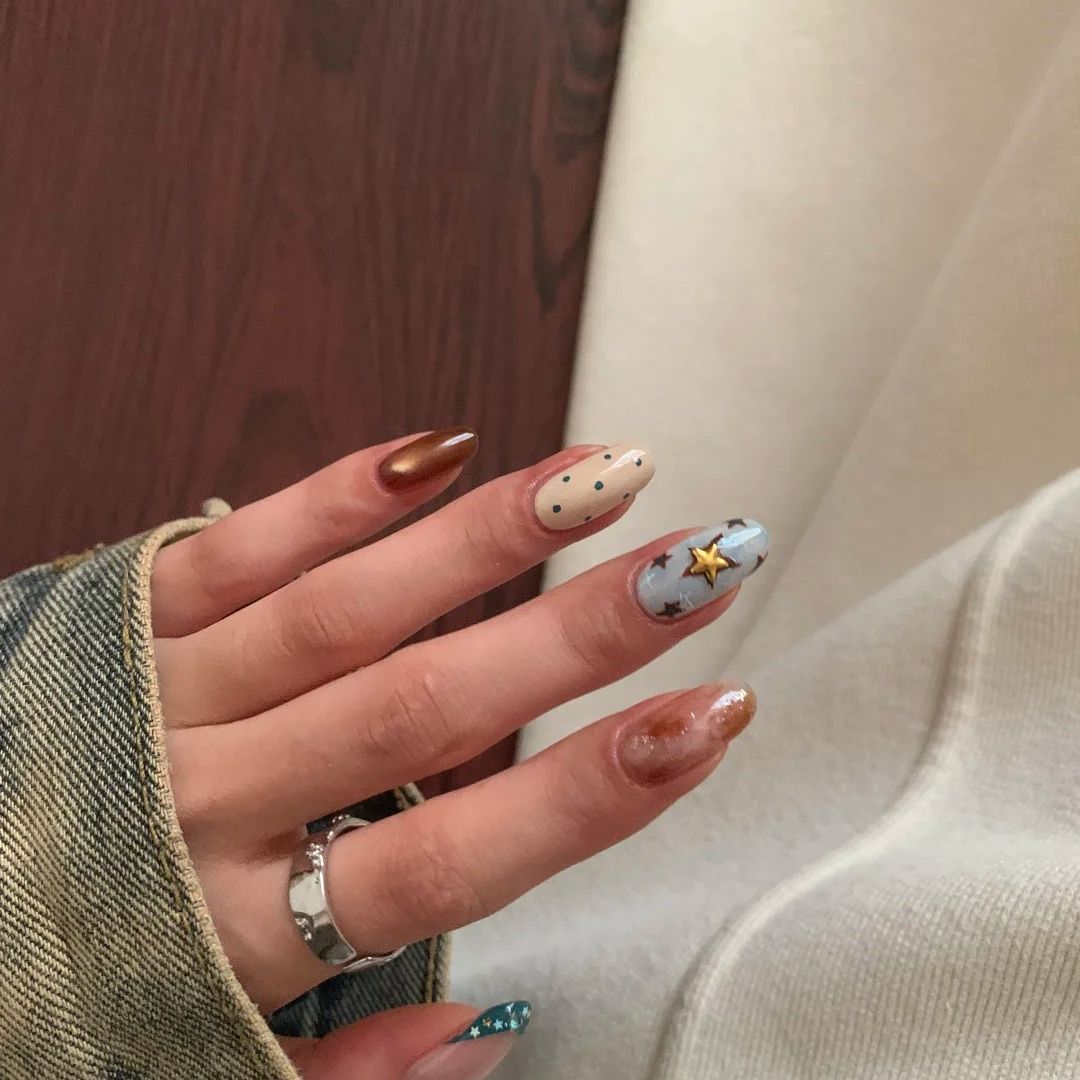 Künstlerische Multi-Design Nagelkunstverlängerungen