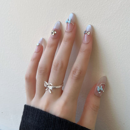 Dekorative Press-On Nagelkunst mit 3D Akzenten Brehn
