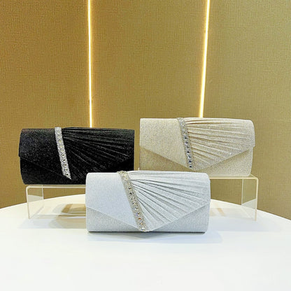 Falten-Abend-Clutch mit Kristallakzent