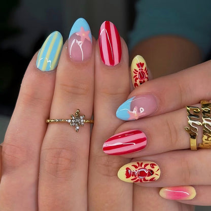 Kunstnagelset mit floralem Muster und kreativen Designs Brehn