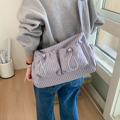 Lässige karierte Schultertasche