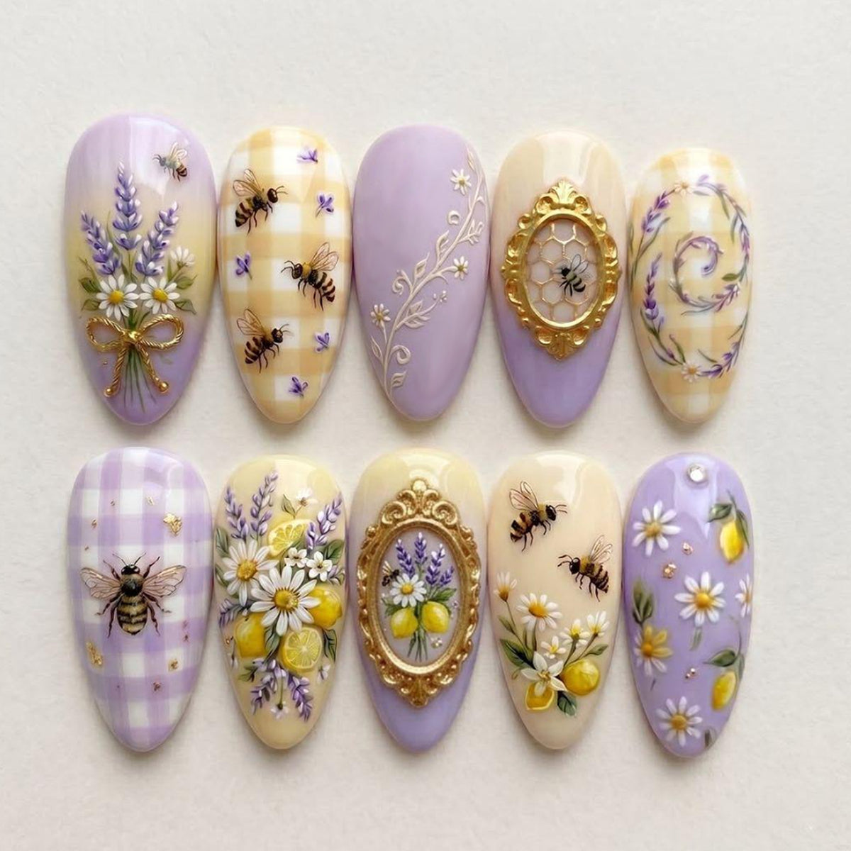 Floral-inspiriertes Press-On-Nagelkunst-Set Brehn