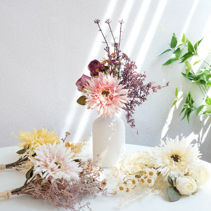 Elegante getrocknete Blumenarrangement