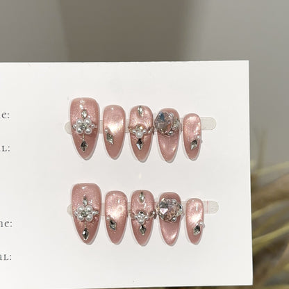 Glamouröses Press-On Nagelkunstset mit Perlen- und Steinelementen