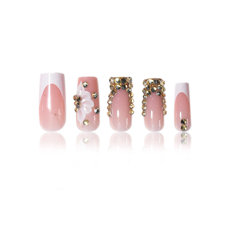 Luxuriöse mit Strass verzierte Nagelverlängerungen Brehn