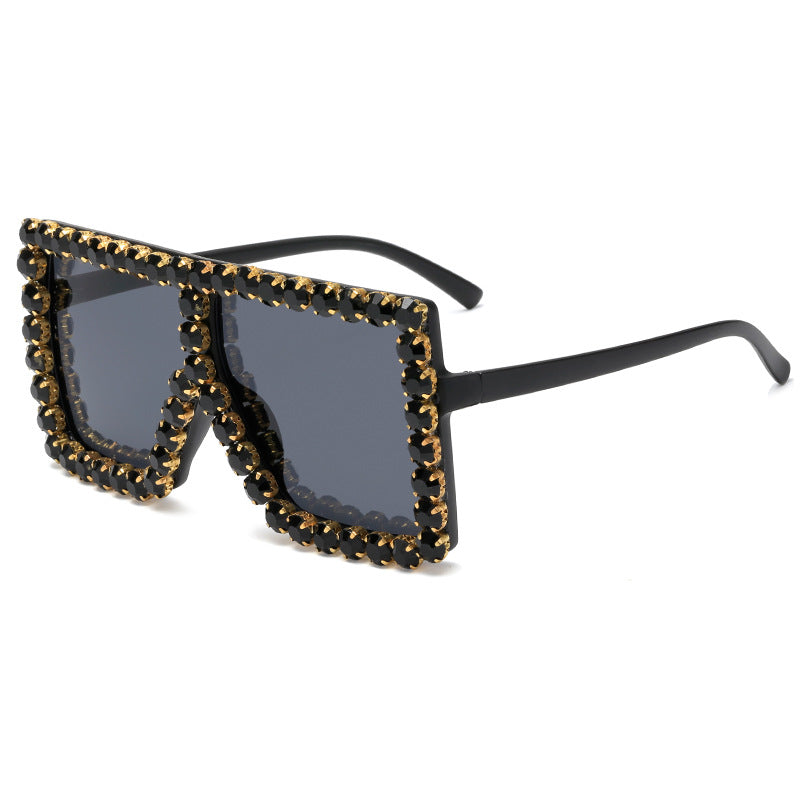 Damen auffällige quadratische Sonnenbrille mit funkelnden Applikationen Brehn