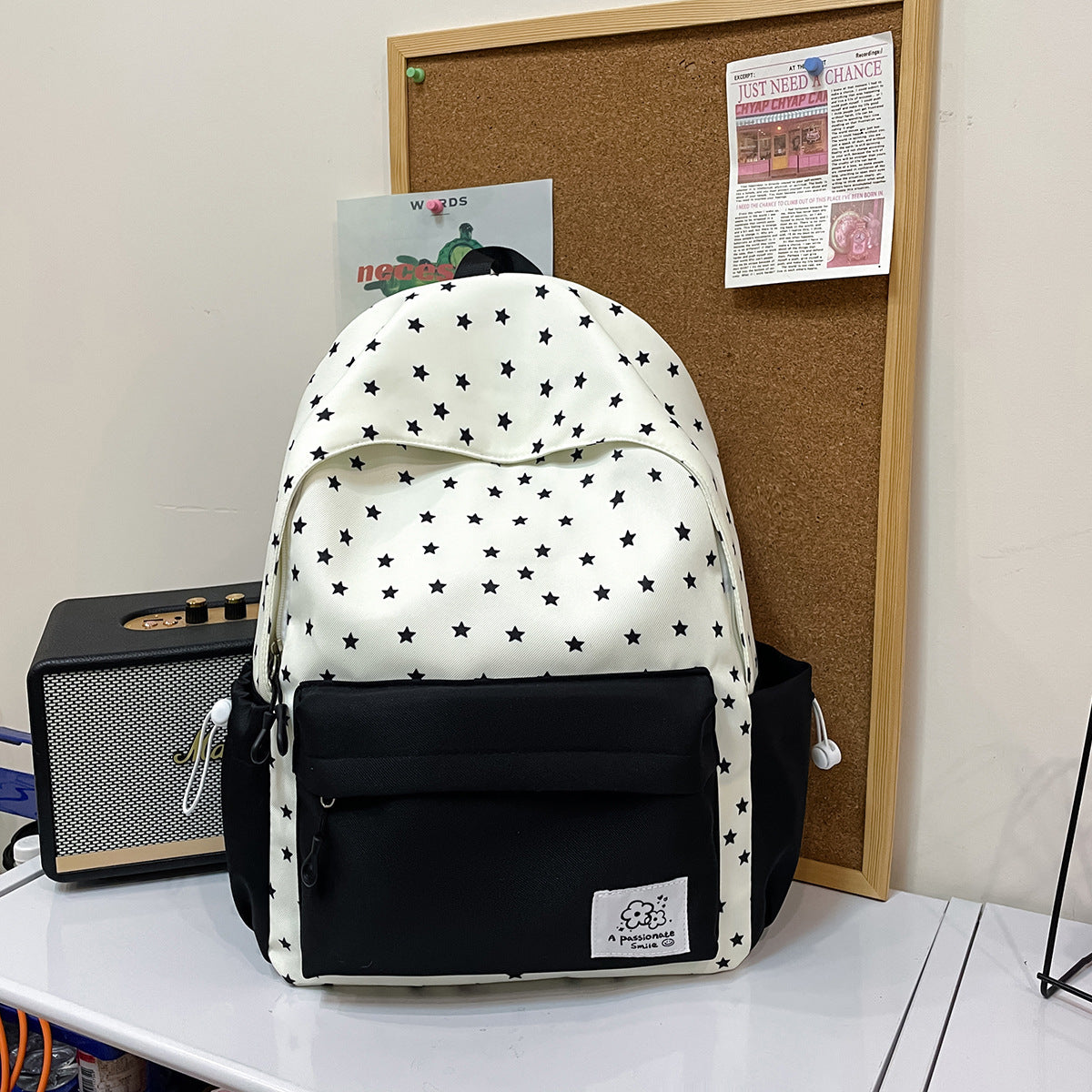 Leichter Schulrucksack mit Sternenmuster