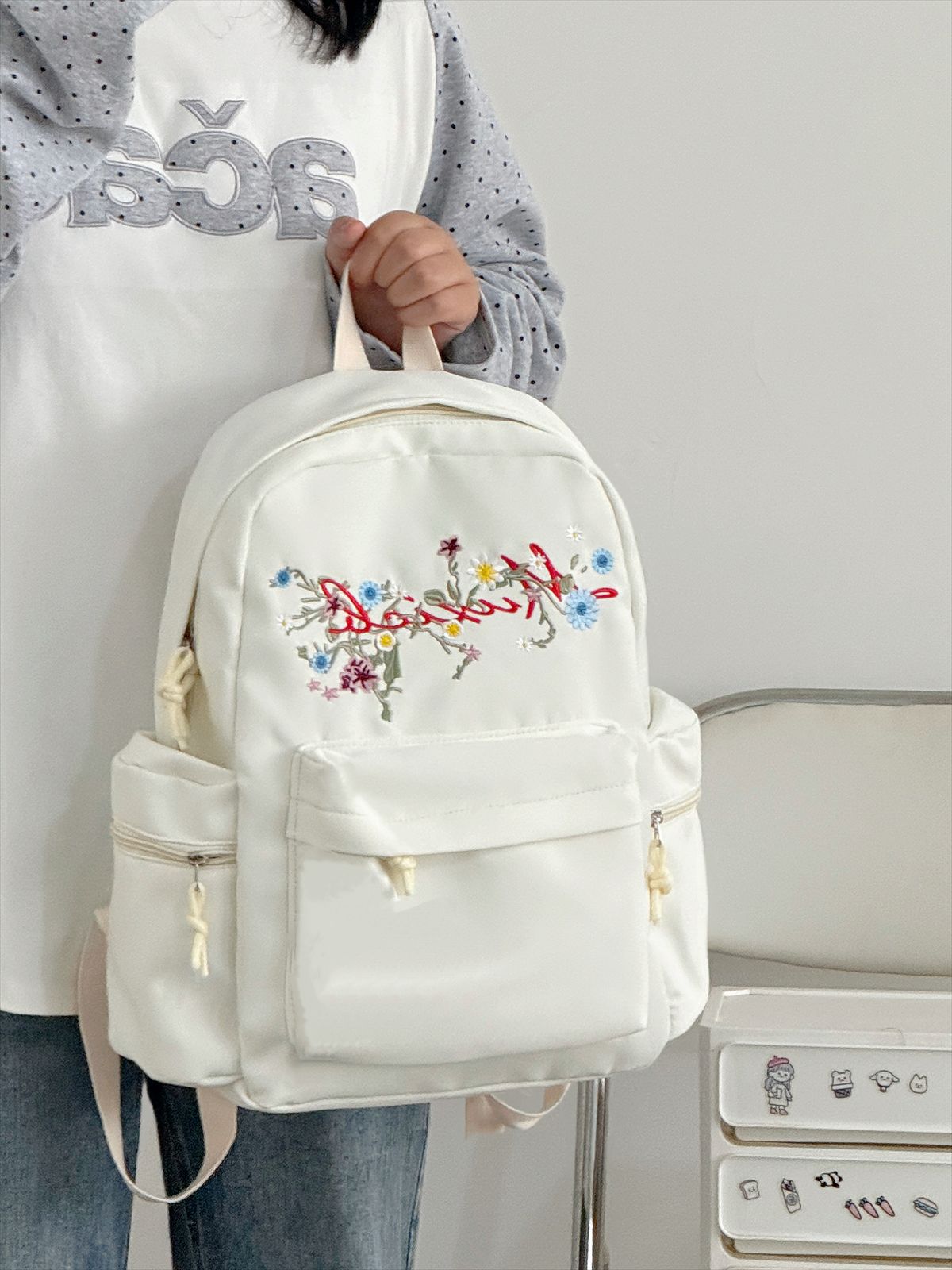 Blumenbestickter Schulrucksack