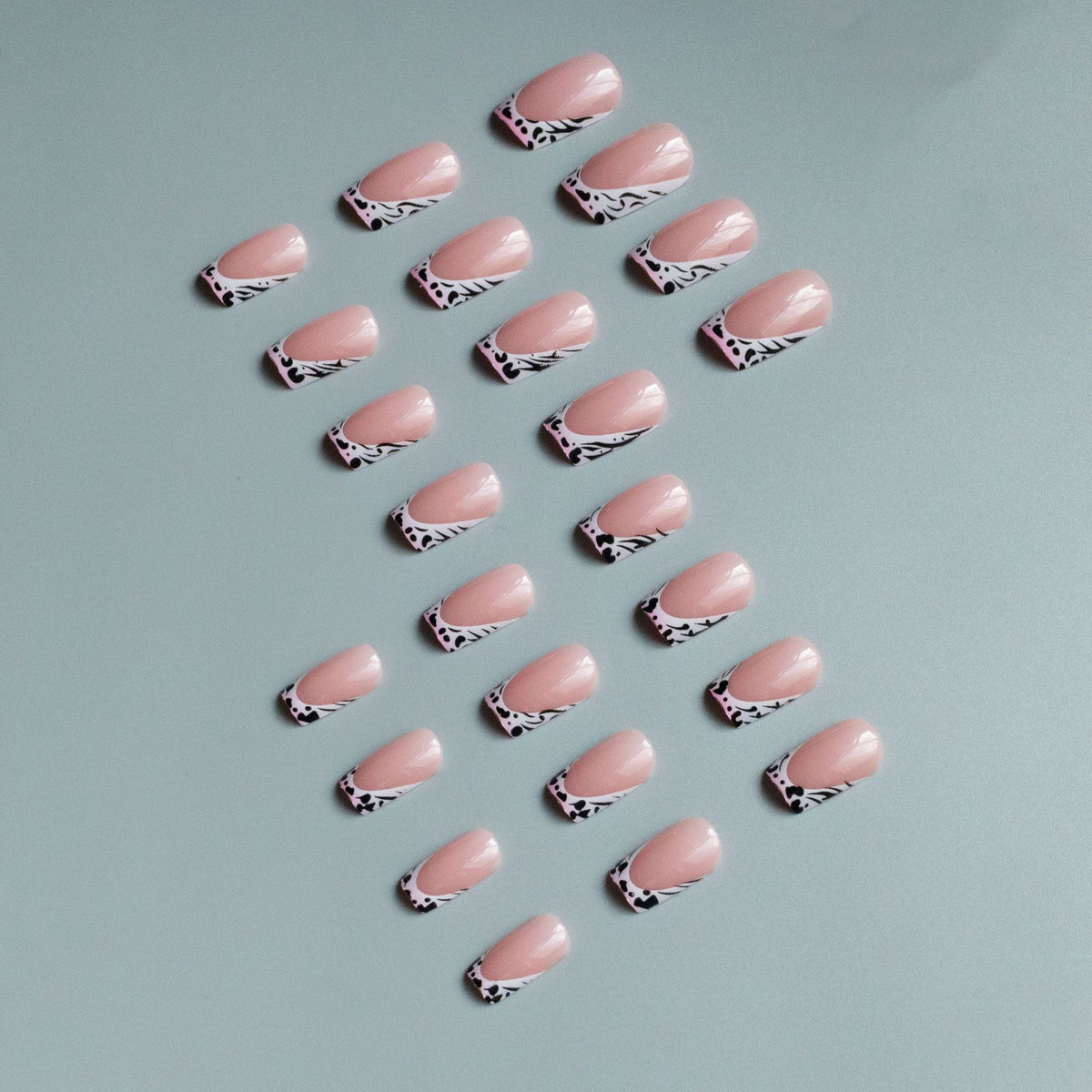 Dekoratives French Tip Nagelkunst Set