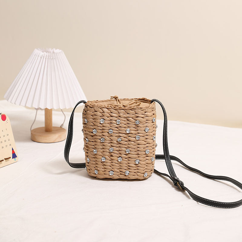 Handtasche Aus Geflochtenem Naturmaterial mit Funkelnden Applikationen Brehn