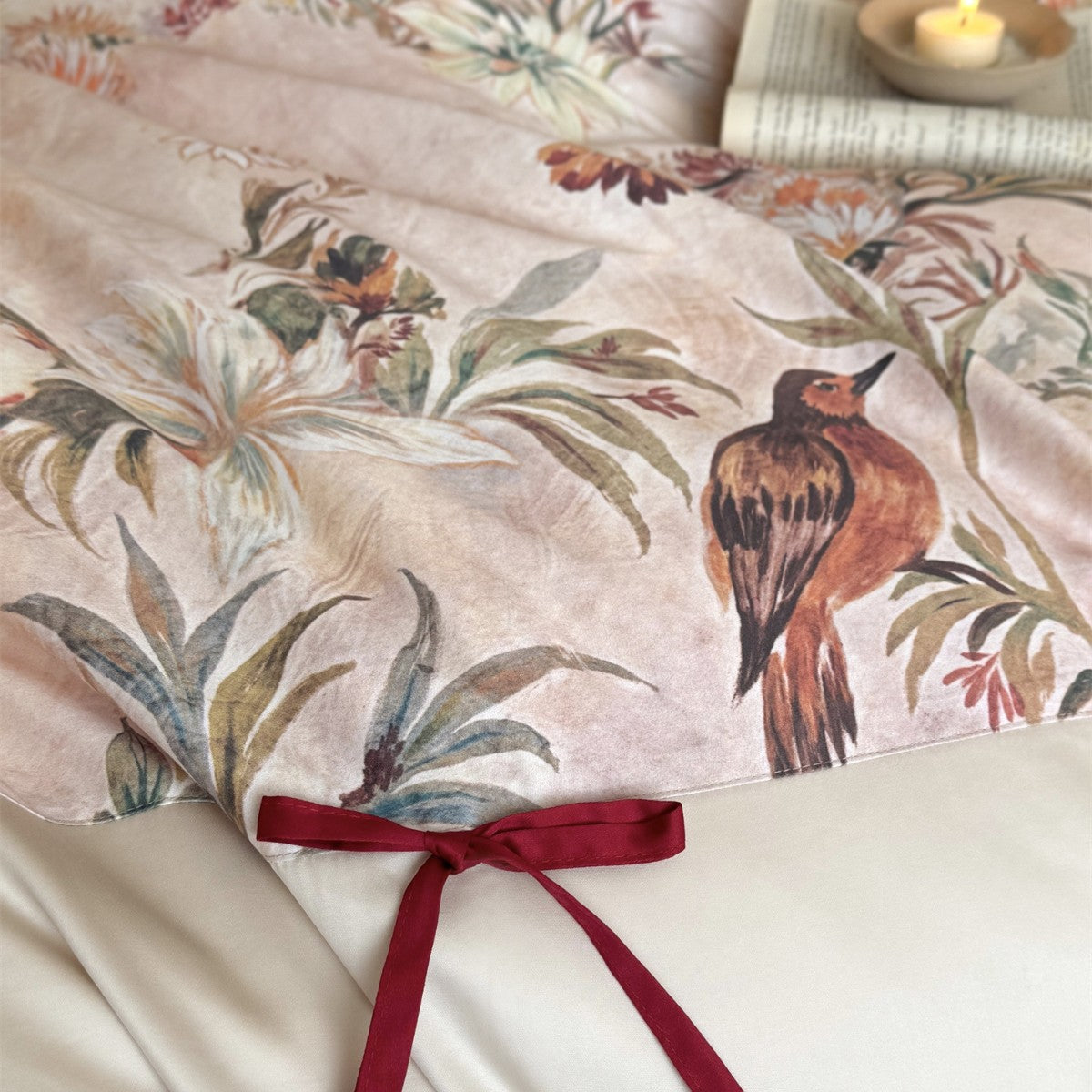Floral Rüsch Satin-Feel Bettbezug Set mit Vogelprint und Band-Tie Kissenbezügen