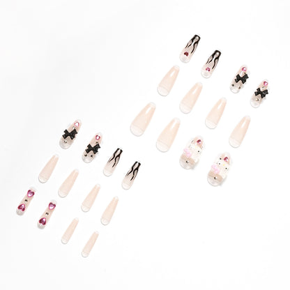 Kunstvolle Nagelverlängerungen mit Hello Kitty und floralen Akzenten Brehn