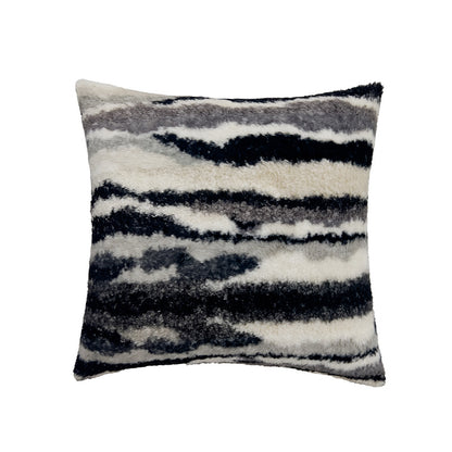 Quadratischer Kunstfell‑Zierkissenbezug mit Aquarell‑Zebrastreifen, hochflorig und verdecktem Reißverschluss Brehn