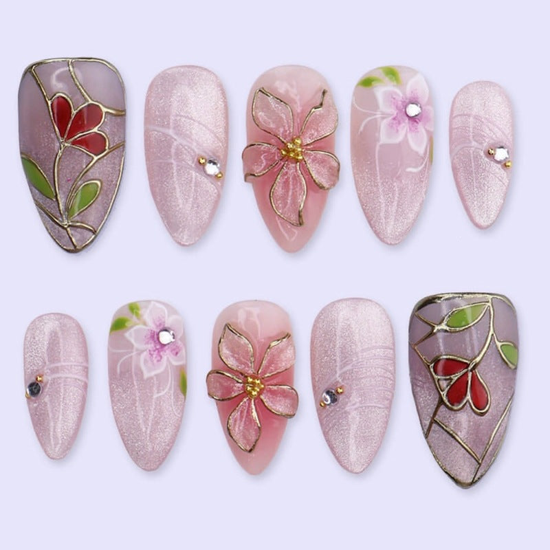 Kunstnagelset mit luxuriösen floralen Designs und Glitzerakzenten Brehn