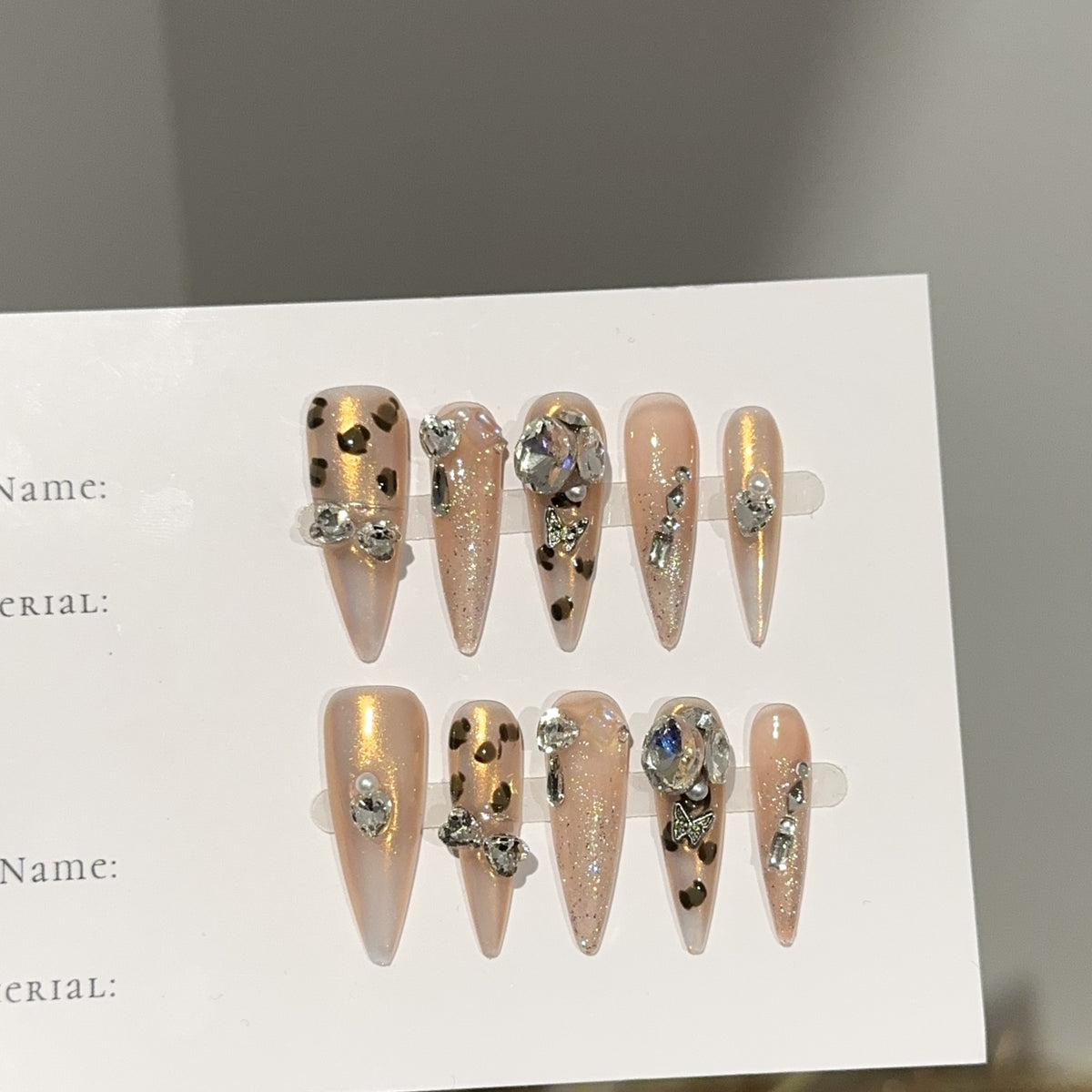 Ausgefallene Press-On Nageldesigns