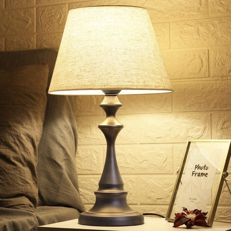 Elegante Stoffschattentischlampe