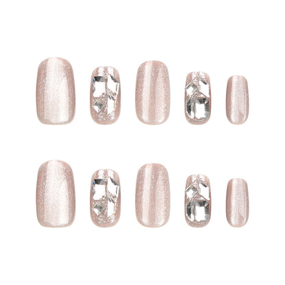 Kunstvolle Nagelverlängerungen mit Glamourösem Glitzer-Design Brehn