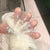 Elegantes Press-On-Acryl-Nagelset mit dekorativem Bogen und Glitzerakzenten Brehn