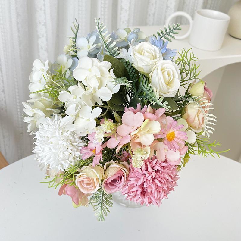Dekorativer Blumenkranz