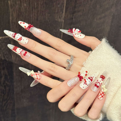 Kreatives thematisches Press-On-Nagelset mit Feiertagsmotiven