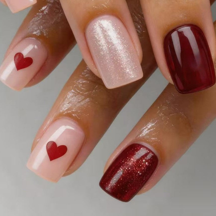 Kunstnagelset mit Herzmotiven und Glitzer Brehn