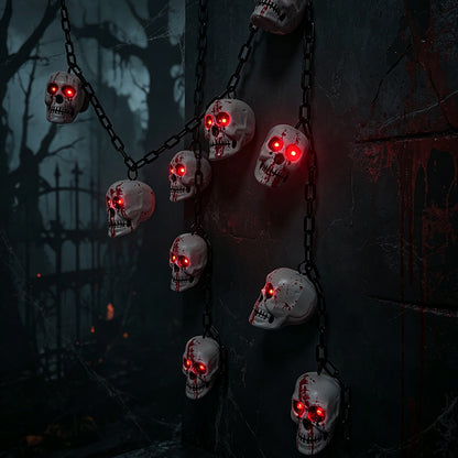 Gruselige Totenkopfketten-Dekoration