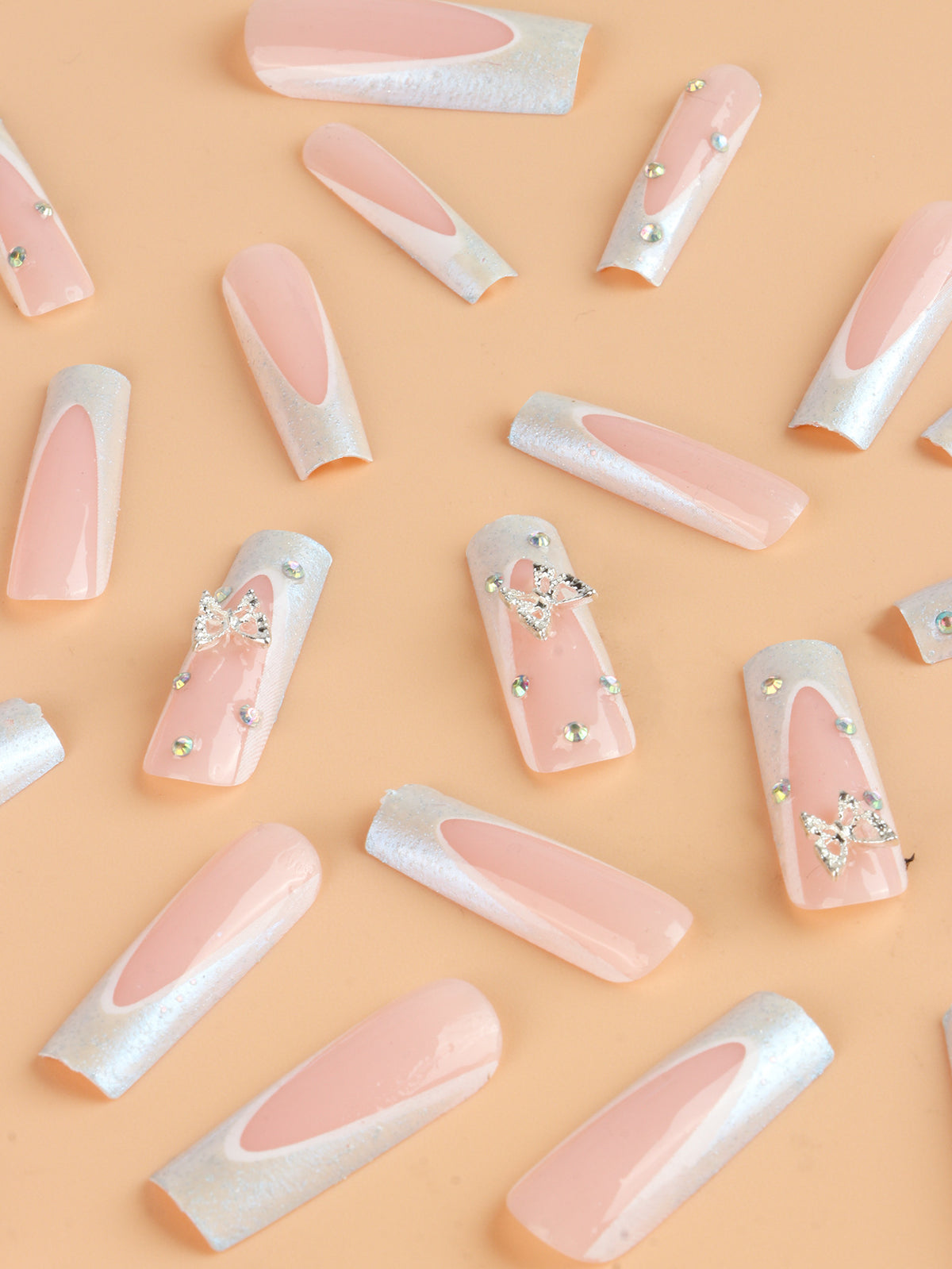 Glitzernde Schmetterlings-Nagelkunstverlängerungen Brehn