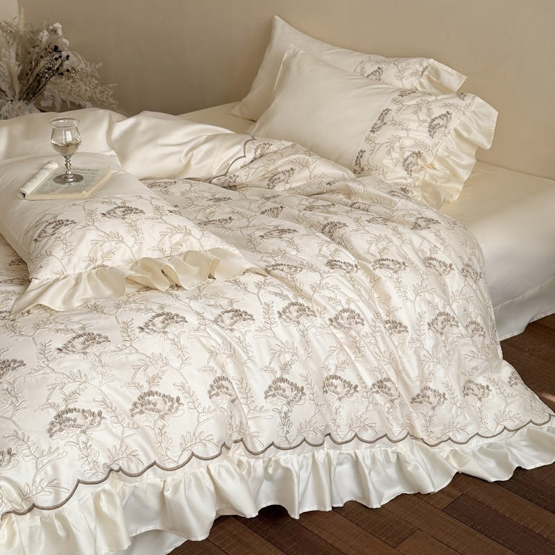 Bestickte florale Rüsche mit gewelltem Rand Bettbezug Ensemble mit Satinbesatz