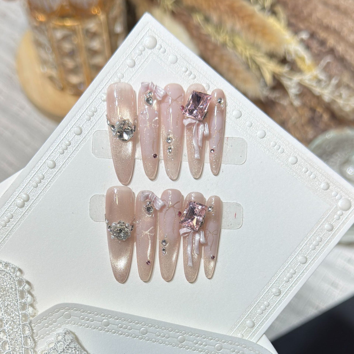 Verzierte mit Strass besetzte Stiletto-Press-On-Nägel Brehn